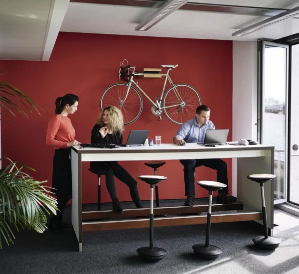 Wilkhahn-Stitz-Stühle in einem Coworking Space